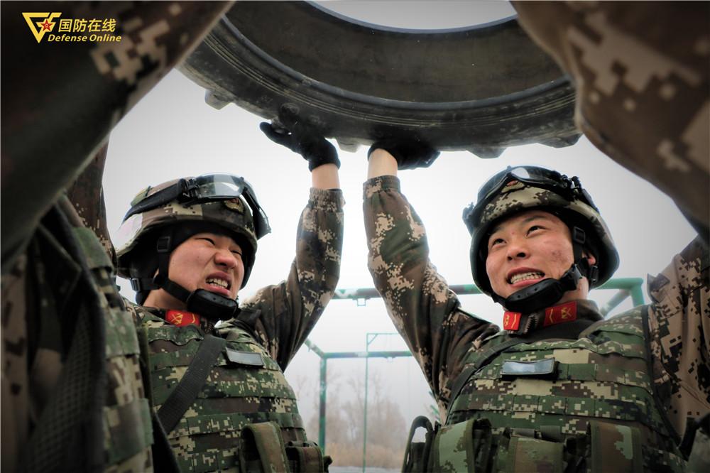 超燃混剪！茫茫雪野寒风刺骨，一起来看武警官兵热血练兵