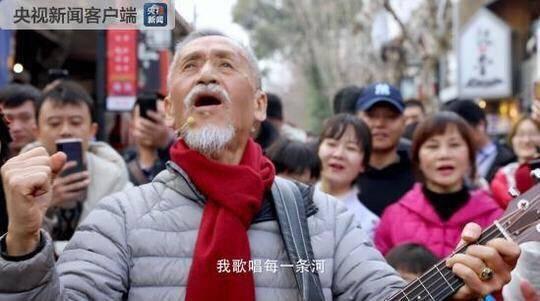 千人成都快闪幕后：导演组焦虑随时会搞砸 海量素材只用4天时间剪辑